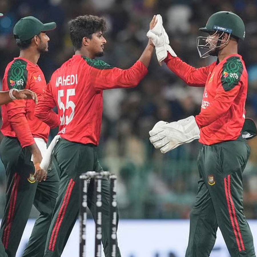 তাসকিনের আগুনে বোলিংয়ে পাকিস্তান ১৩৫ রানে আটকে, অলিখিত সেমিতে এগিয়ে বাংলাদেশ