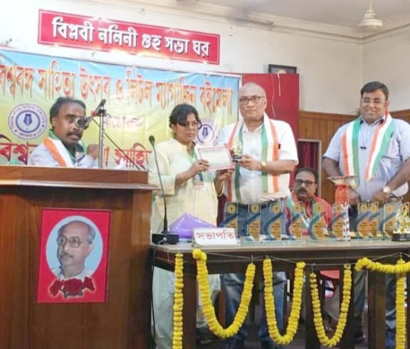 কবি জাসমিনা খাতুনের কবিতায় ডঃ শিবাশিস মুখার্জির দীপ্ত দৃষ্টির প্রতিফলন