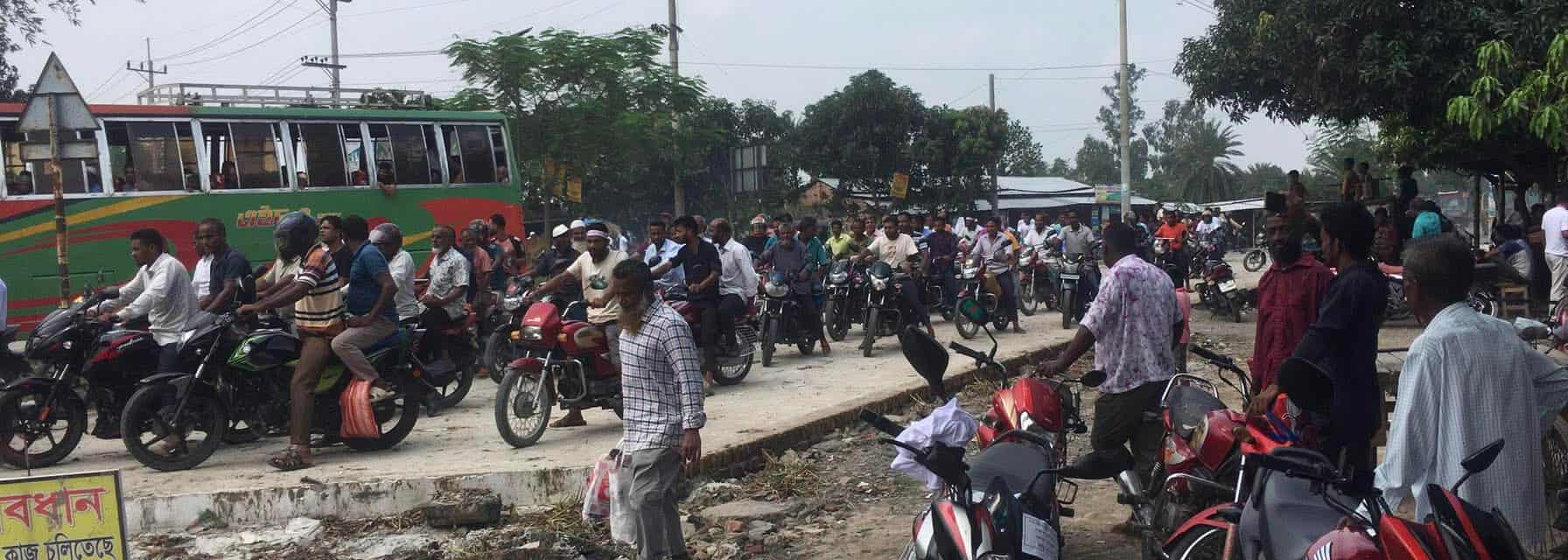 দিনাজপুর-৫ আসনের বিএনপি’র সাবেক সংসদ সদস্য রেজওয়ানুল হকের কর্মীদের গণসংযোগ ও শোডাউন
