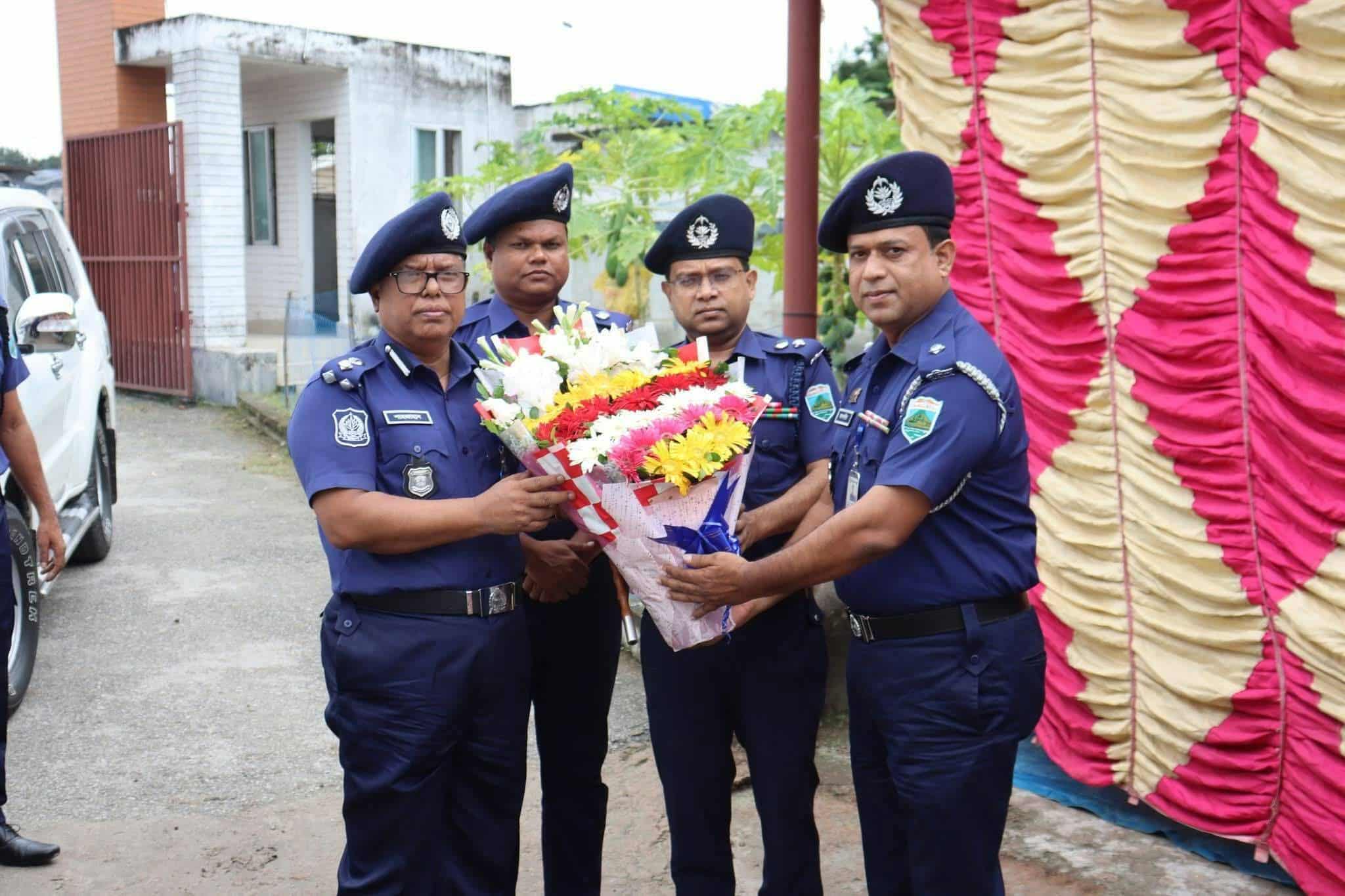 পাবনার আতাইকুলা ও সাঁথিয়া থানা পরিদর্শন করলেন রাজশাহী- ডিআইজি