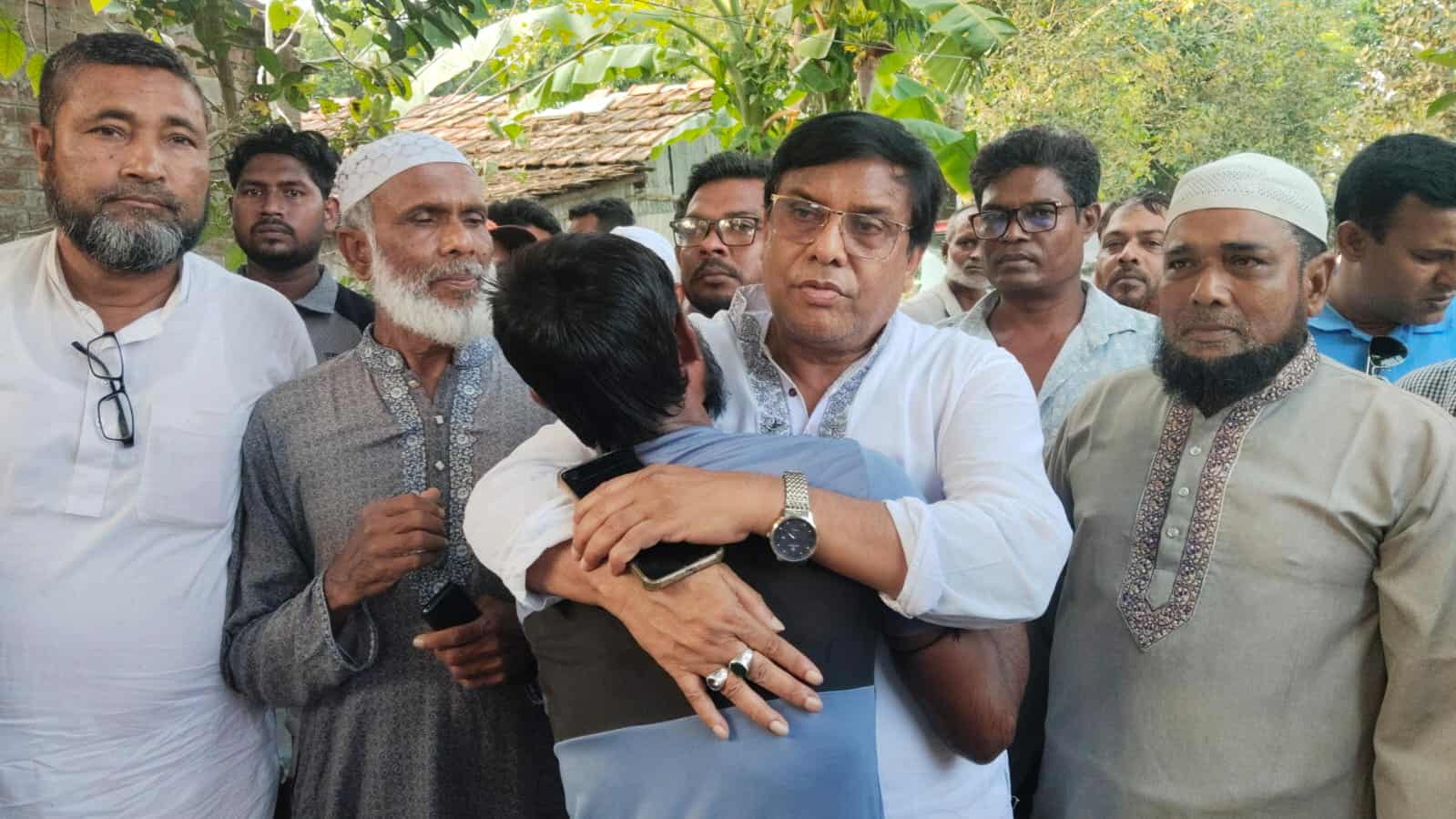 নিহত ভ্যানচালক মাসুম বিল্লাহ”র পরিবারের পাশে থাকবেনঃ আবুল হাসান জহীর