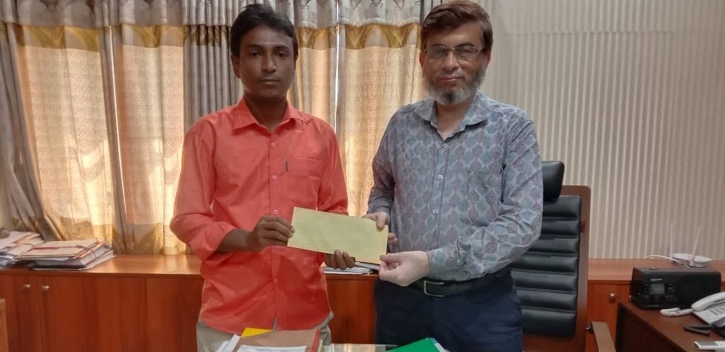 গীতিকার হিসেবে বাংলাদেশ বেতার সিলেট কেন্দ্র থেকে প্রথম সম্মানী পেলেন পারভেজ হাসান