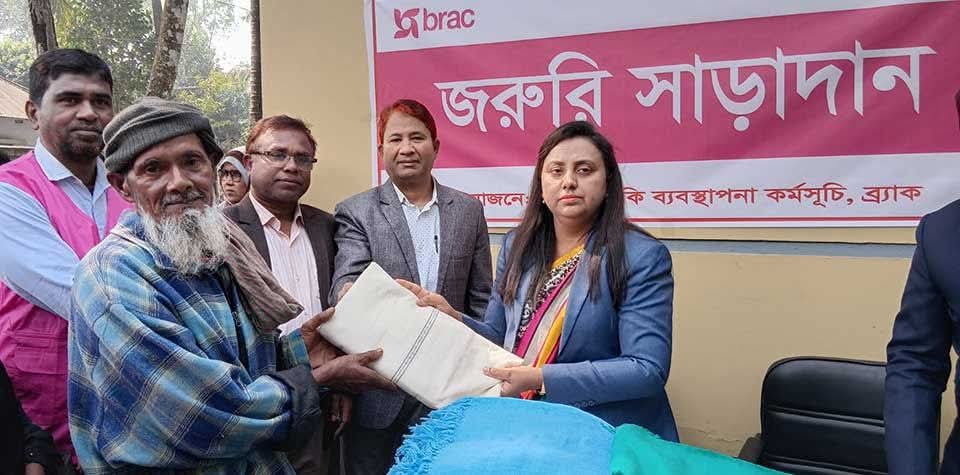 ক্ষেতলালে ব্র্যাকের উদ্যোগে শীতবস্ত্র বিতরণ