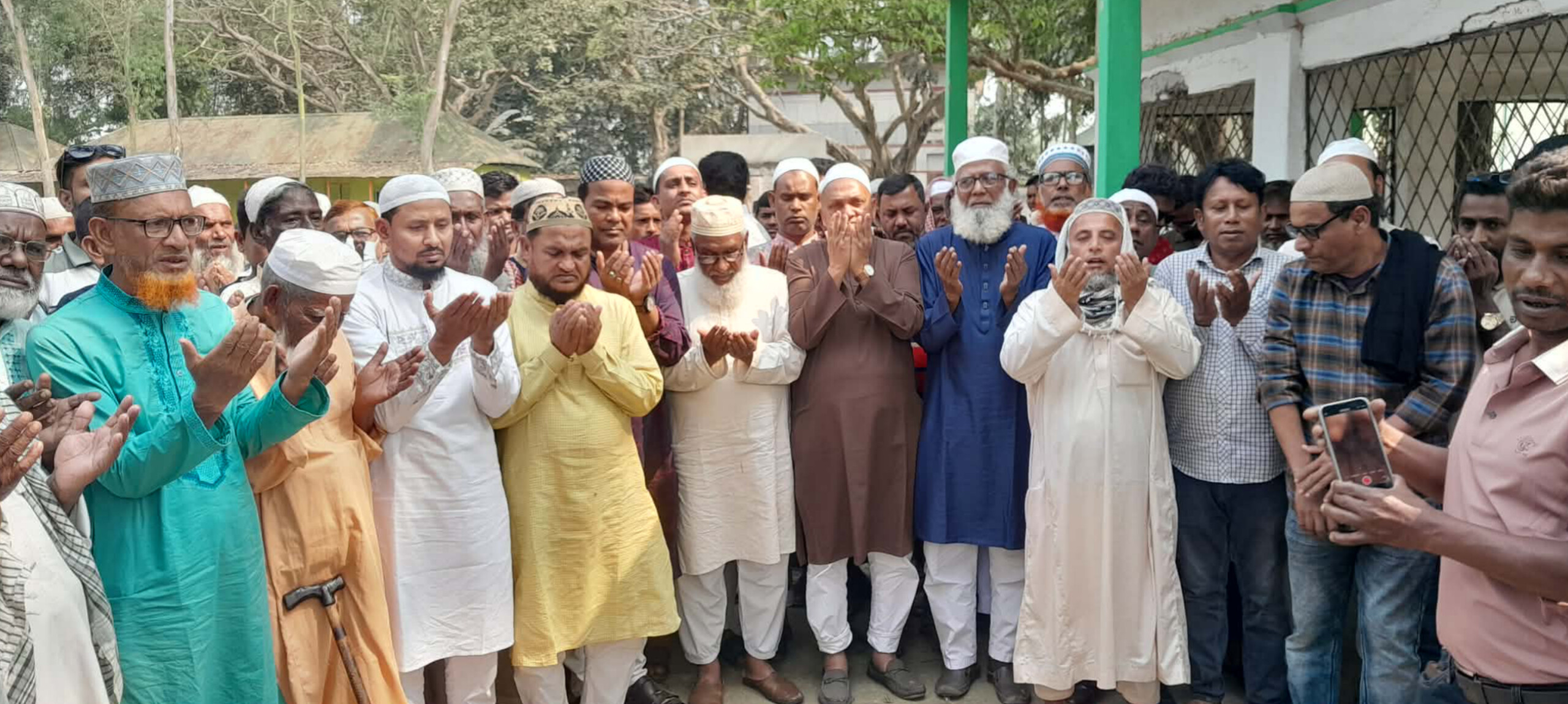 মাজার জিয়ারত করলেন সিরাজগঞ্জ ১ আসনের এমপি সেলিম রেজা