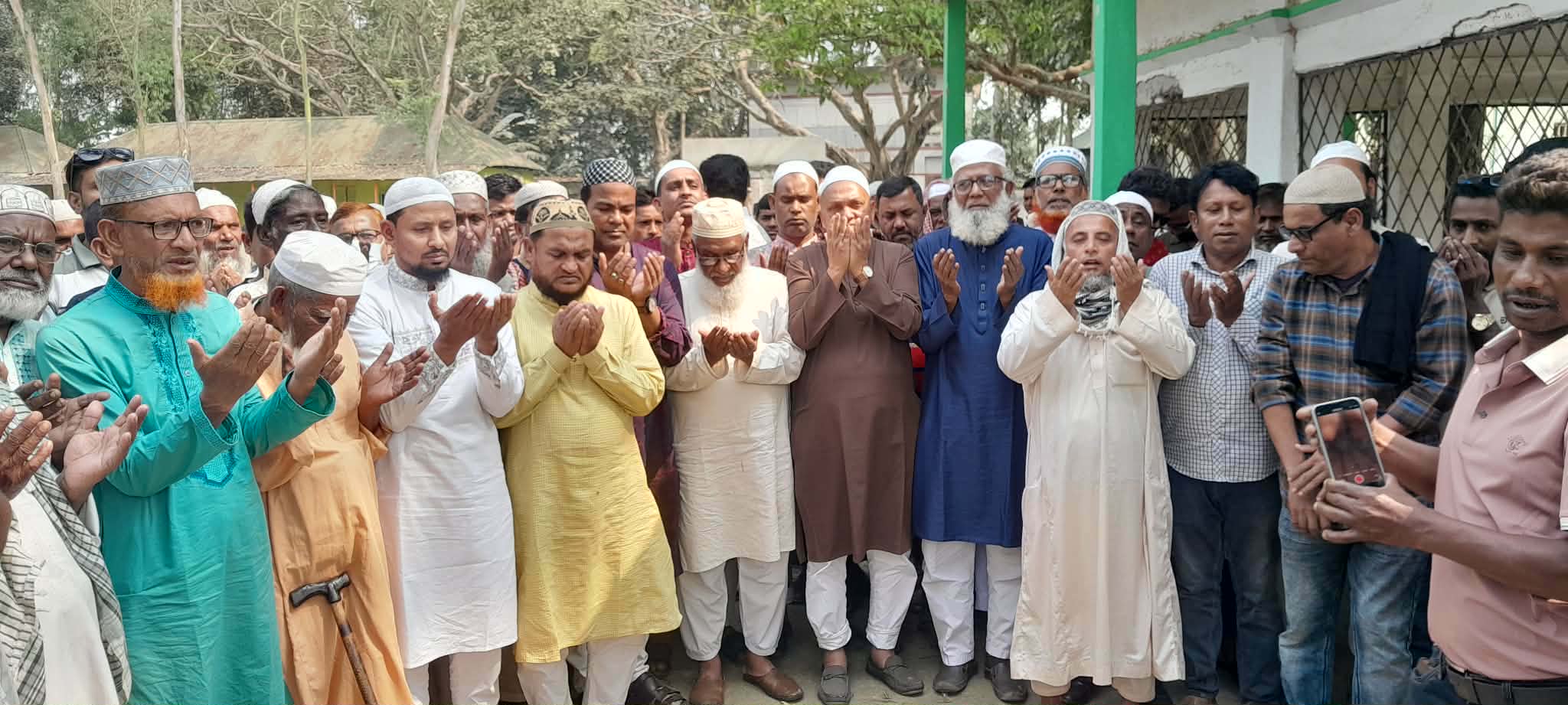 মাজার জিয়ারত করলেন সিরাজগঞ্জ ১ আসনের এমপি সেলিম রেজা