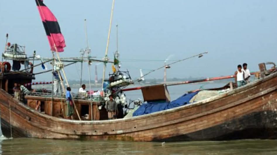 সেহরির সময় কুতুবদিয়া চ্যানেলে জলদস্যু হামলা: গুলি-বিদ্ধ মাঝিসহ আহত ৩০