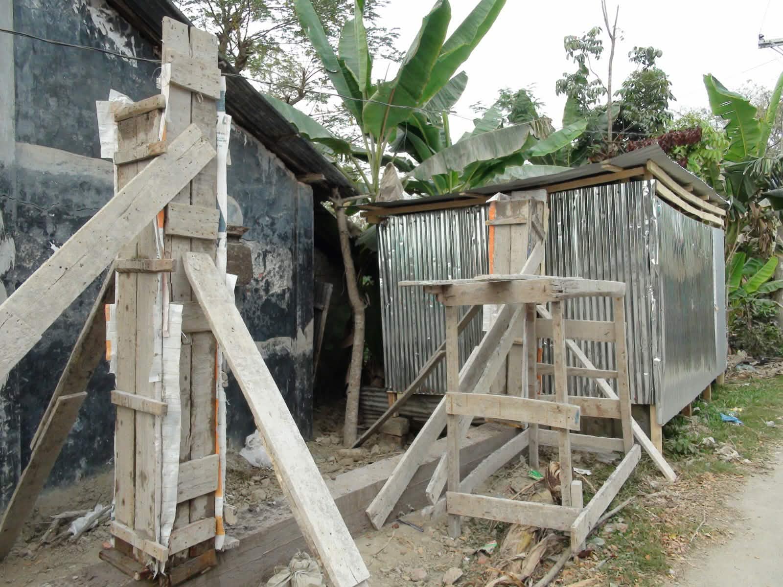 বাকেরগঞ্জে কলেজের জমি দখল করে দোকান ঘর নির্মাণের অভিযোগ