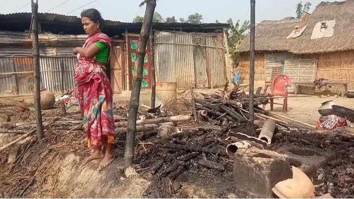 রাণীশংকৈলে ক্ষুদ্র নৃ-গোষ্ঠীর বাড়িতে আগুন দিয়েছে দুবৃত্তরা