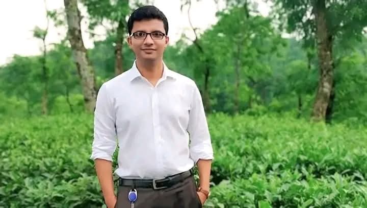 নওগাঁ ২৫০ শয্যা জেনারেল হাসপাতালের সামনে থেকে জুনায়েদ সাকী নামে এক রাজস্ব কর্মকর্তার মরদেহ উদ্ধার করা হয়েছে