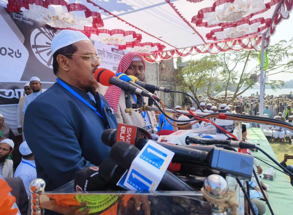 গণঅভ্যুত্থানের পর একশ্রেণি নেমেছিল চাঁদাবাজি ষ্টেশন দখলের জন্য আমরা তখন পাহারাদার হিসেবে কাজ করেছি আমতলীতে মুফতি সৈয়দ মুহাম্মদ রেজাউল করিম পীর সাহেব চরমোনাই