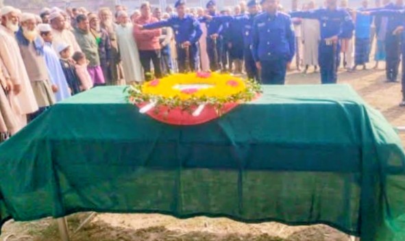 পত্নীতলায় বীর মুক্তিযোদ্ধার দাফন সম্পন্ন