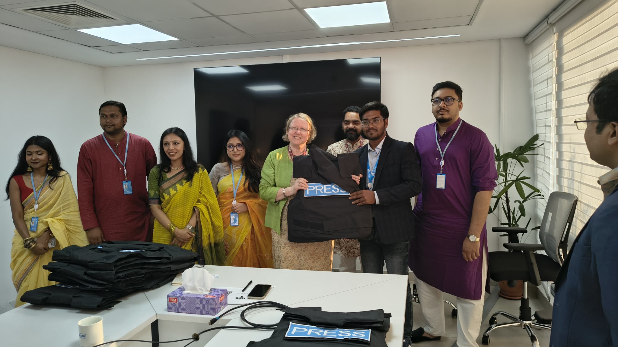 সাংবাদিক মীর সবুর আহম্মেদকে বুলেটপ্রুফ ভেস্ট প্রদান করলো জাতিসংঘ 