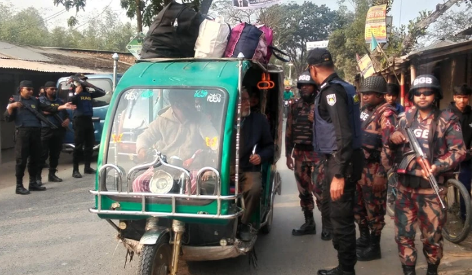 রংপুর বিভাগের বিভিন্ন জেলায় যৌথ বাহিনীর বিশেষ মহড়া ও টহল কার্যক্রম অনুষ্ঠিত