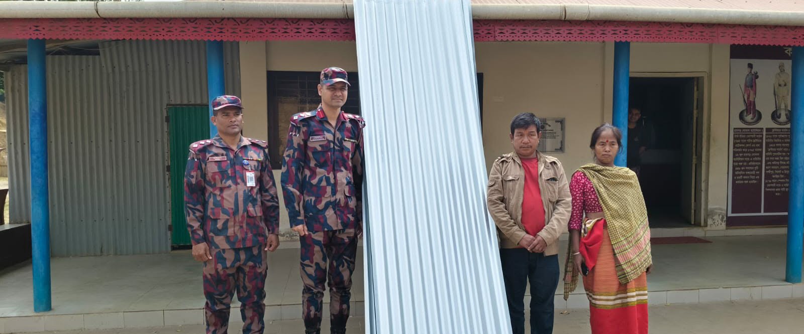 বাঘাইছড়িতে বাঘাইহাট বিজিবি’র ঢেউটিন ও নগদ অর্থ বিতরণ