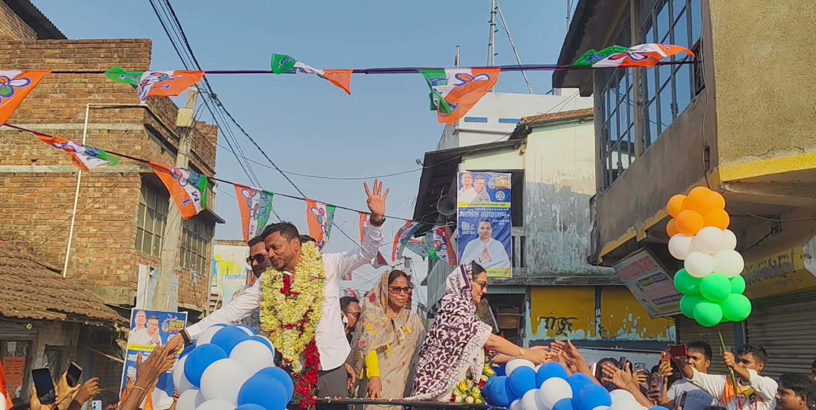 সামিম আহমেদের সমর্থনে অভিনেত্রী জুন মালিয়ার রোড শো মগরাহাট পশ্চিমে