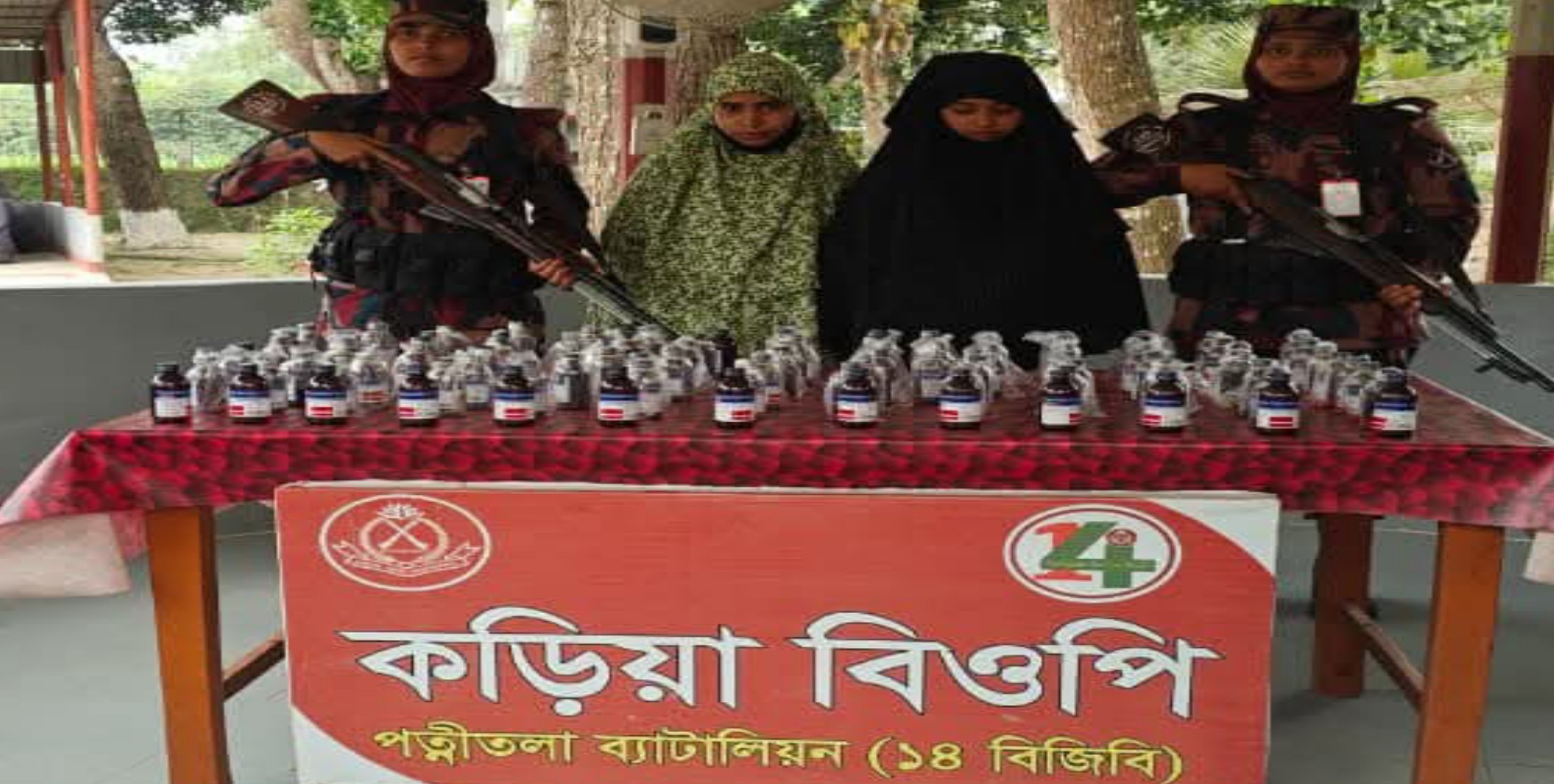 পত্নীতলায় বিজিবির অভিযানে মাদকসহ ২ নারী আটক