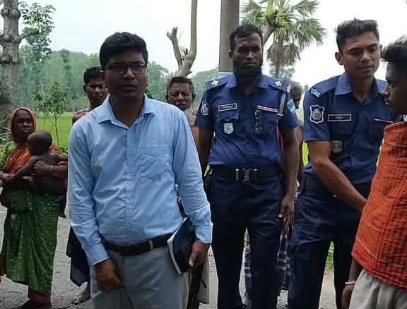 সাতক্ষীরায় উচ্ছেদ হওয়া দুই পরিবারকে পুনর্বাসনের সিদ্ধান্ত, খাস জমি দখল নিয়ে তদন্ত শুরু