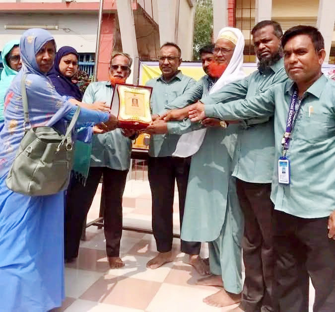 কাজিপুরে শ্রেষ্ঠ প্রধান শিক্ষক আব্দুল লতিফ, শ্রেষ্ঠ প্রতিষ্ঠান শিমুলদাইড় উচ্চ বিদ্যালয়