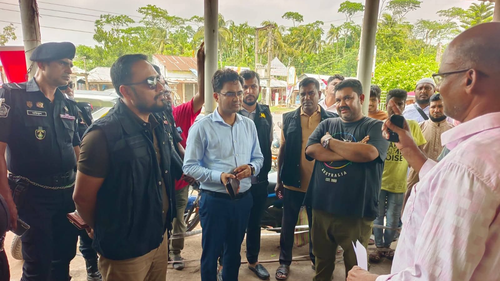 ভান্ডারিয়ায় বেশি দামে জ্বালানি তেল বিক্রি, ডিলারকে জরিমানা