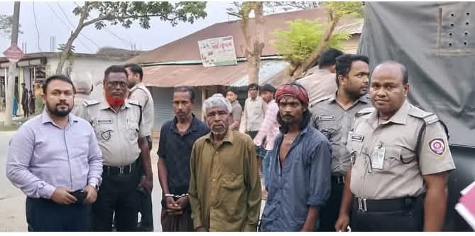 পত্নীতলায় মাদক সেবনে জেল ও জরিমানা প্রদান