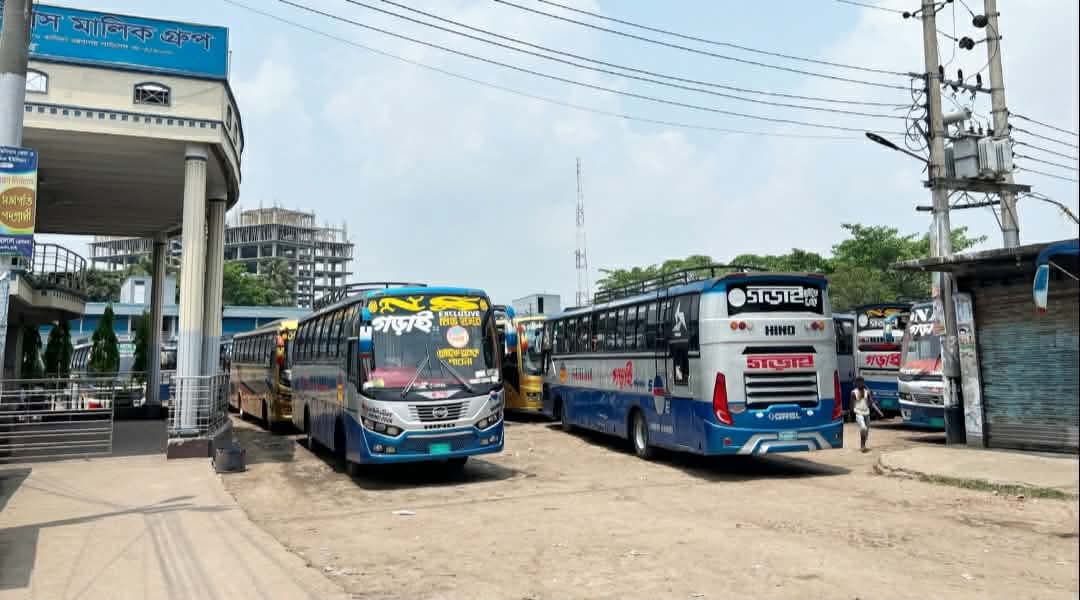 কুষ্টিয়ায় অনির্দিষ্টকালের জন্য বাস চলাচল বন্ধ