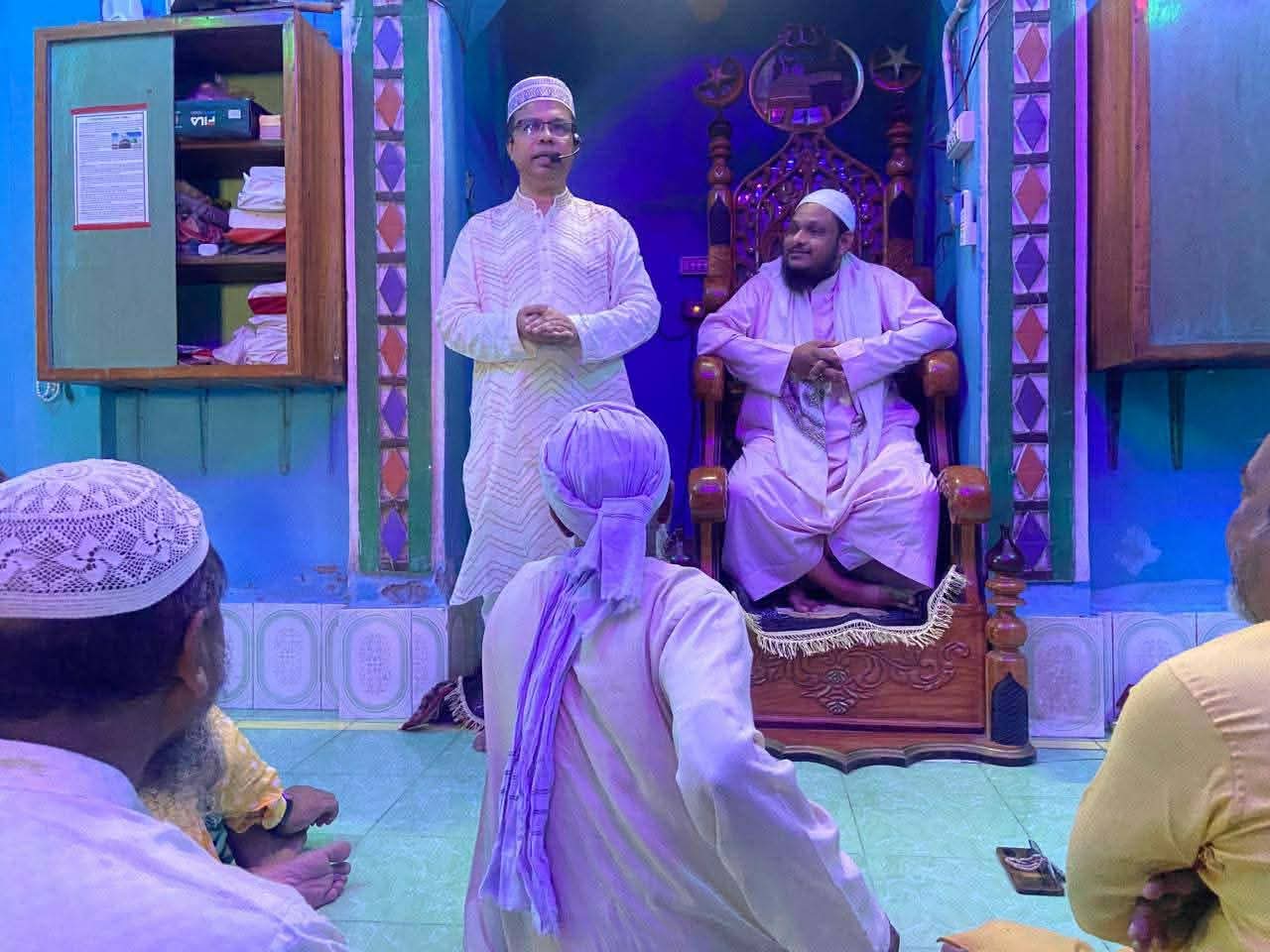 আদমদিঘী উপজেলার ০৫ নং চাঁপাপুর ইউনিয়নের, বাজারে পবিত্র জুম্মার নামাজ আদায় করলেন থানার ওসি: মো, কামরুজ্জামান মিয়া