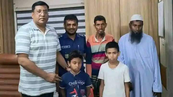 নওগাঁ জেলার ঢাকা বাস স্ট্যান্ড থেকে নাবালক ১১/১২ বছরের দুইটি শিশু উদ্ধারপূর্বক তাদের আত্মীয়ের নিকট হস্তান্তর