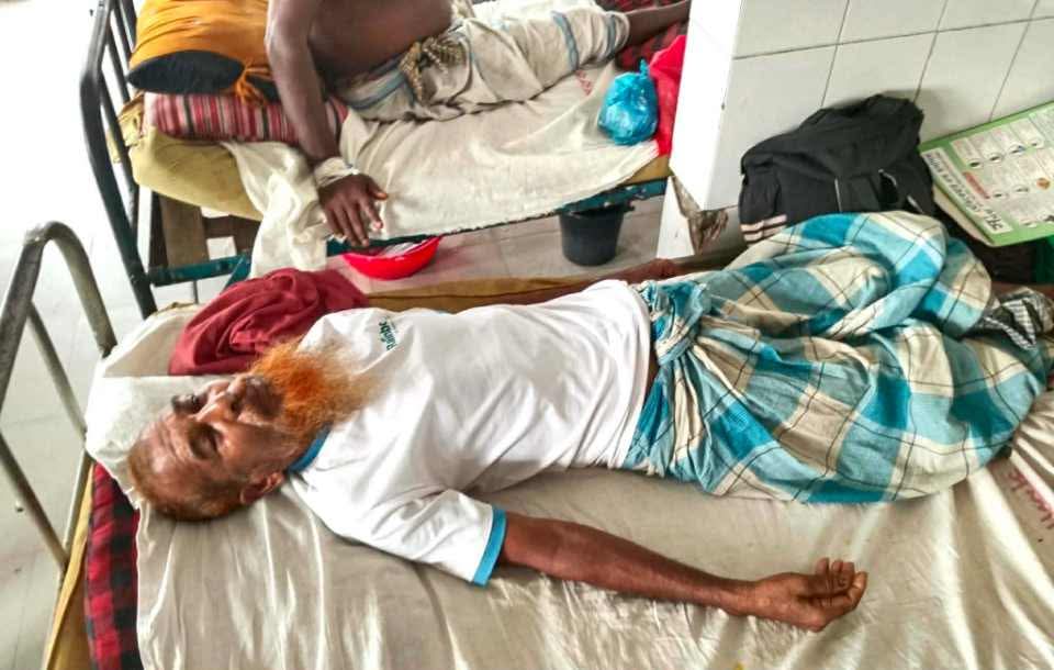 আমতলীতে মামলায় স্বাক্ষী দেওয়ায় আসামীরা ক্ষিপ্ত হয়ে এক স্বাক্ষীকে পিটিয়ে আহত করেছে, হাসপাতালে ভর্তি