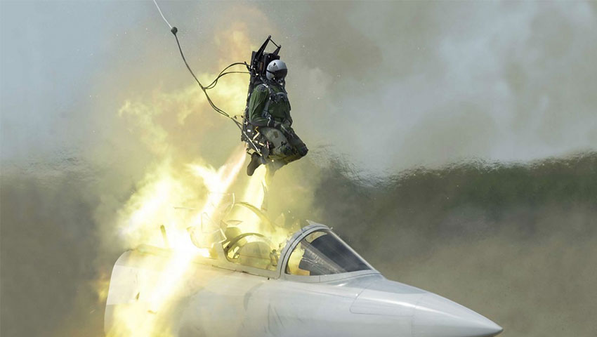 ইরানের তাড়া খেয়ে সাগরে ঝাঁপ মার্কিন পাইলটের